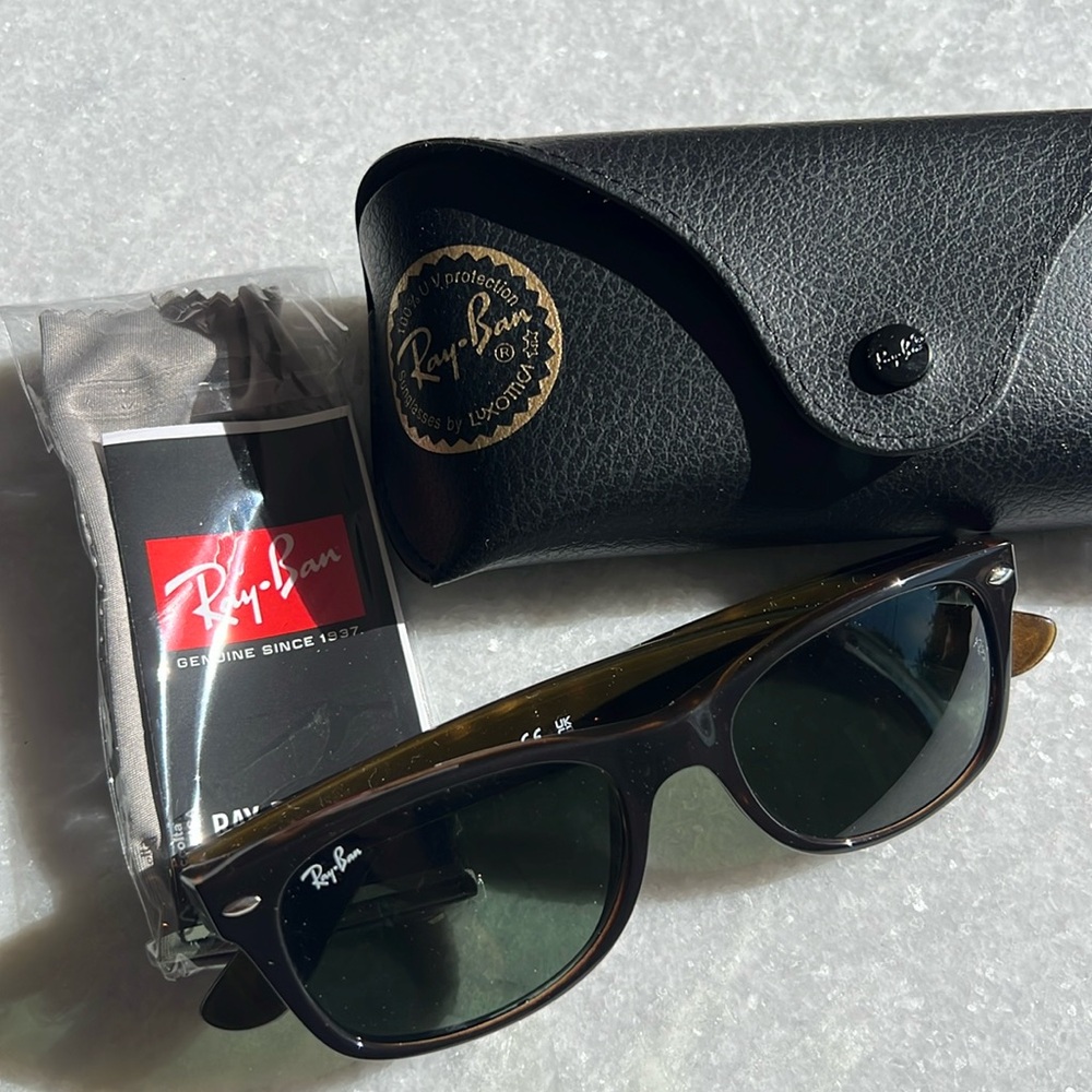 NEW, Ray-Ban 21432 New Wayfarer Classic Sunglassess, Tortoise Shell frame